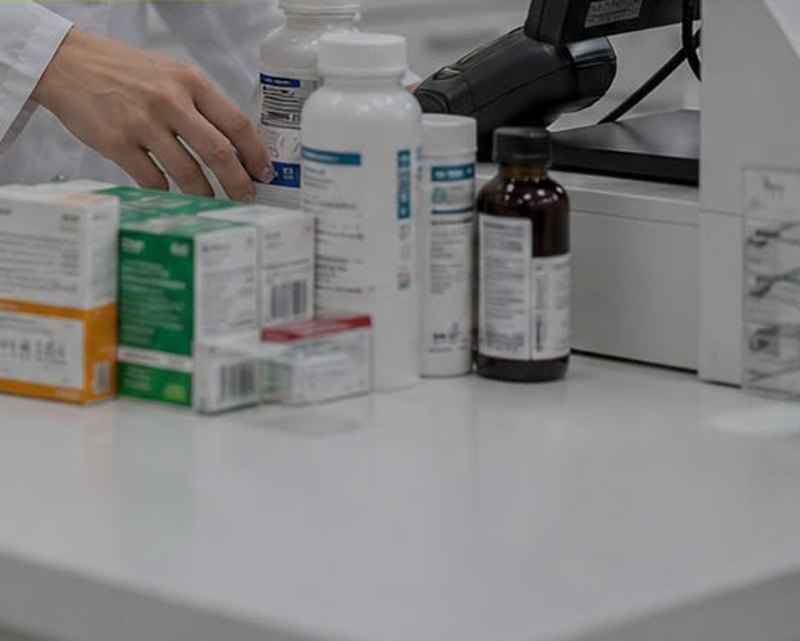 ADMINISTRACIÓN, FACTURACIÓN Y AUXILIAR DE FARMACIA